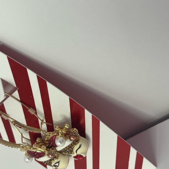 BETSEY JOHNSON Authentic Winking Reindeer Shepherd Hook Earrings Gold Tone NEW - Picture 6 of 11